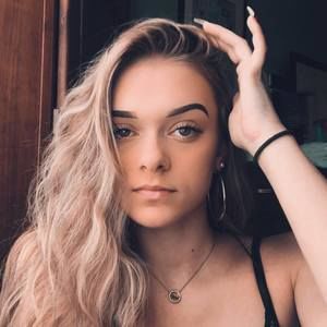 Meet your Posher, Micayla